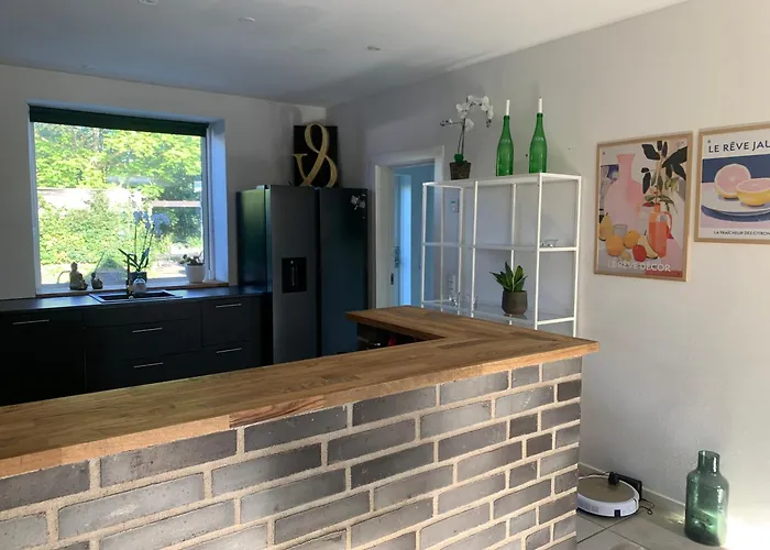 Laekker Med Lille Have * Bogø By